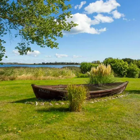 Ferienwohnung - Ruegenbrise Mit Seeblick Mit 3 Baedern, Steg Und Paddelboot - Alle Inklusive Garz (Rugen)