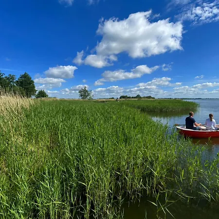 - Ruegenbrise Mit Seeblick Mit 3 Baedern, Steg Und Paddelboot - Alle Inklusive Garz (Rugen)